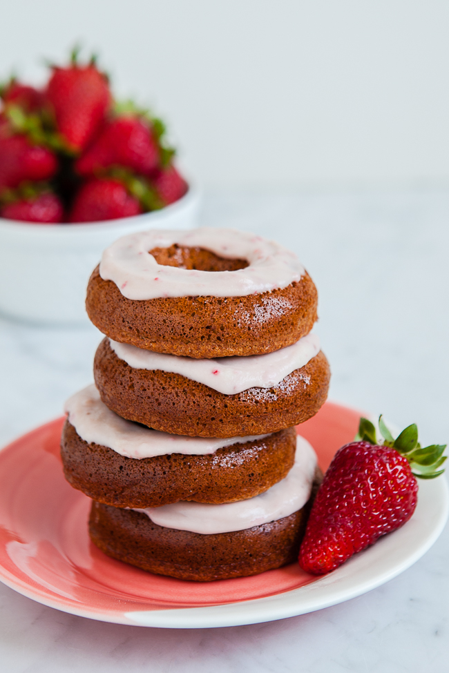 Strawberry Donut Cakes / blog.jchongstudio.com #glutenfree #paleo