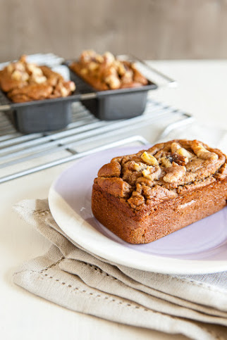 Banana Bread / blog.jchongstudio.com #paleo #glutenfree