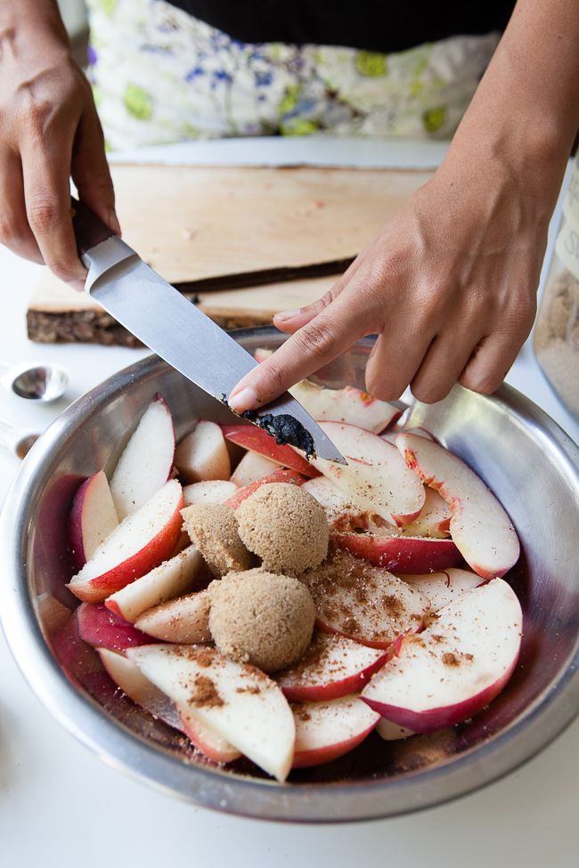 White Peach Crisp with Brown Butter Walnut Crumble / blog.jchongstudio.com