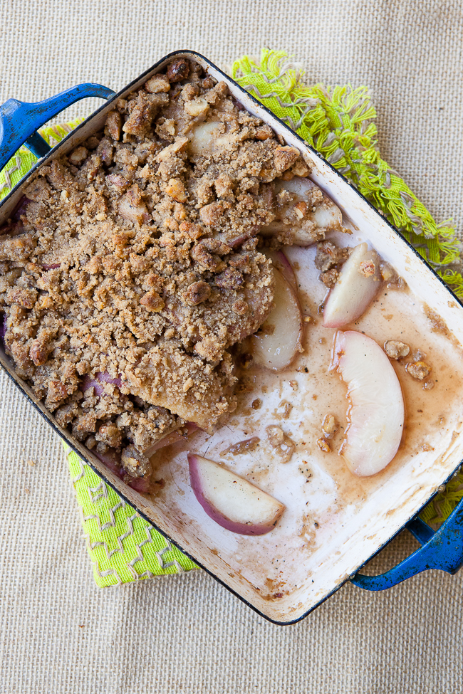 White Peach Crisp with Brown Butter Walnut Crumble / blog.jchongstudio.com