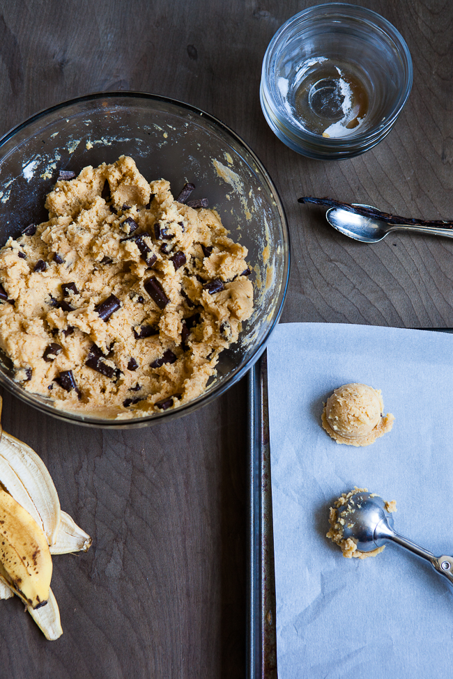 Coconut Banana Chocolate Chip Cookie / blog.jchongstudio.com