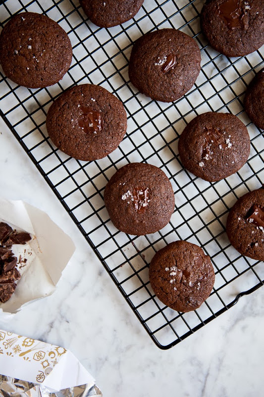 Double Chocolate Sea Salt Cookies / blog.jchongstudio.com