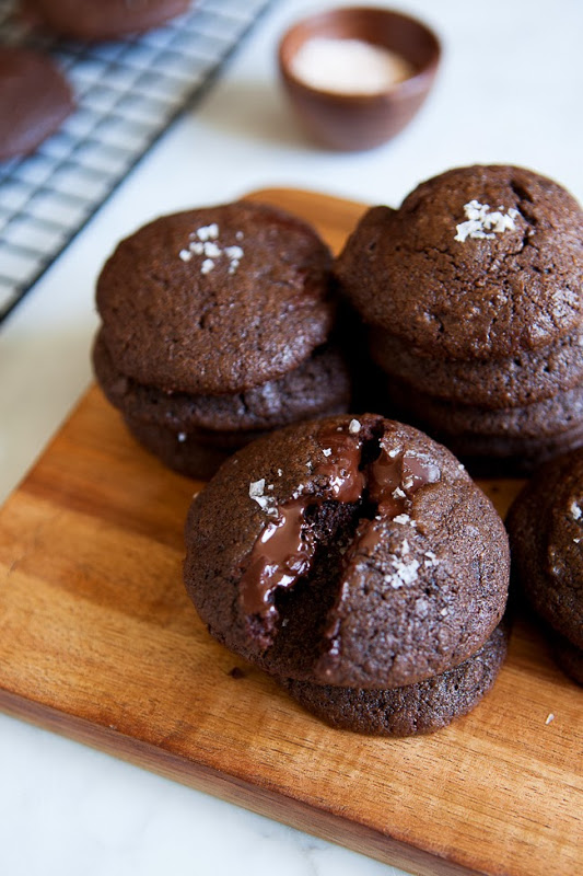 Double Chocolate Sea Salt Cookies / blog.jchongstudio.com