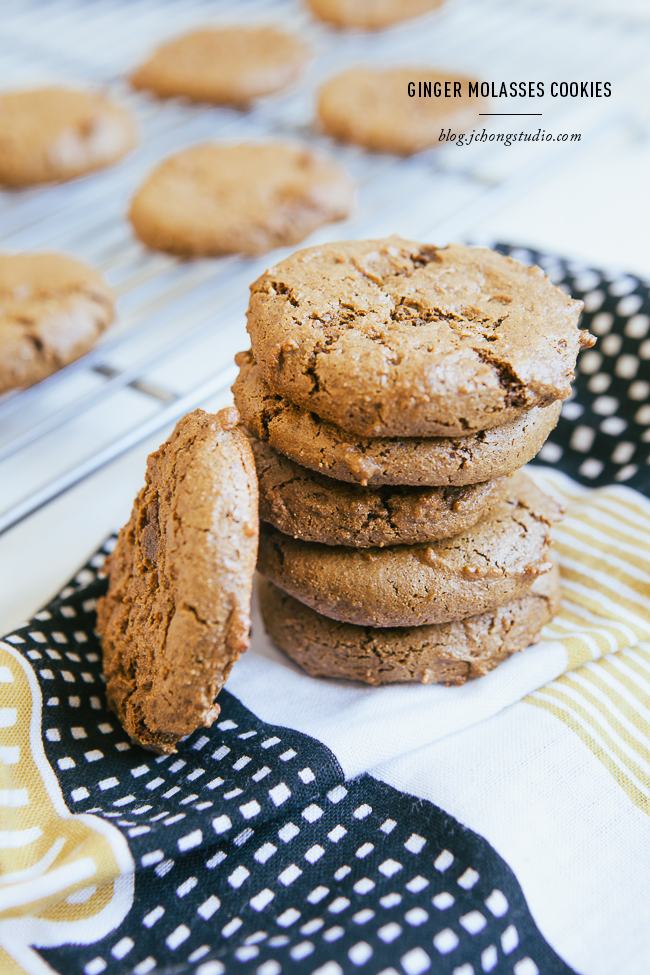 Ginger Molasses Cookies / blog.jchongstudio.com