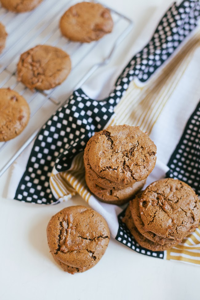 Ginger Molasses Cookies / blog.jchongstudio.com