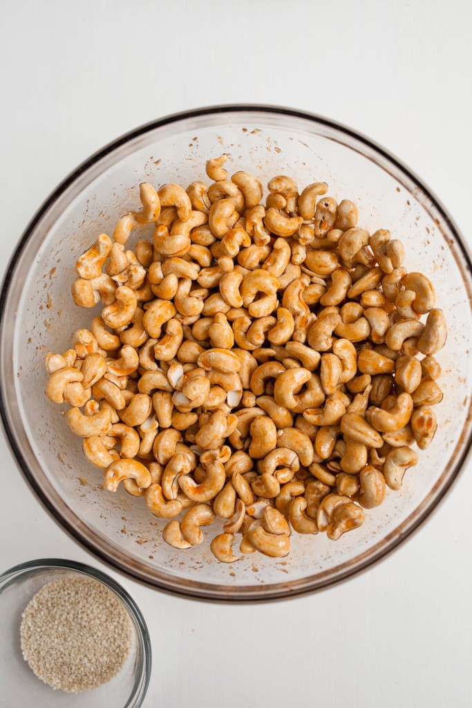 Honey and Sriracha Roasted Cashews / See & Savour