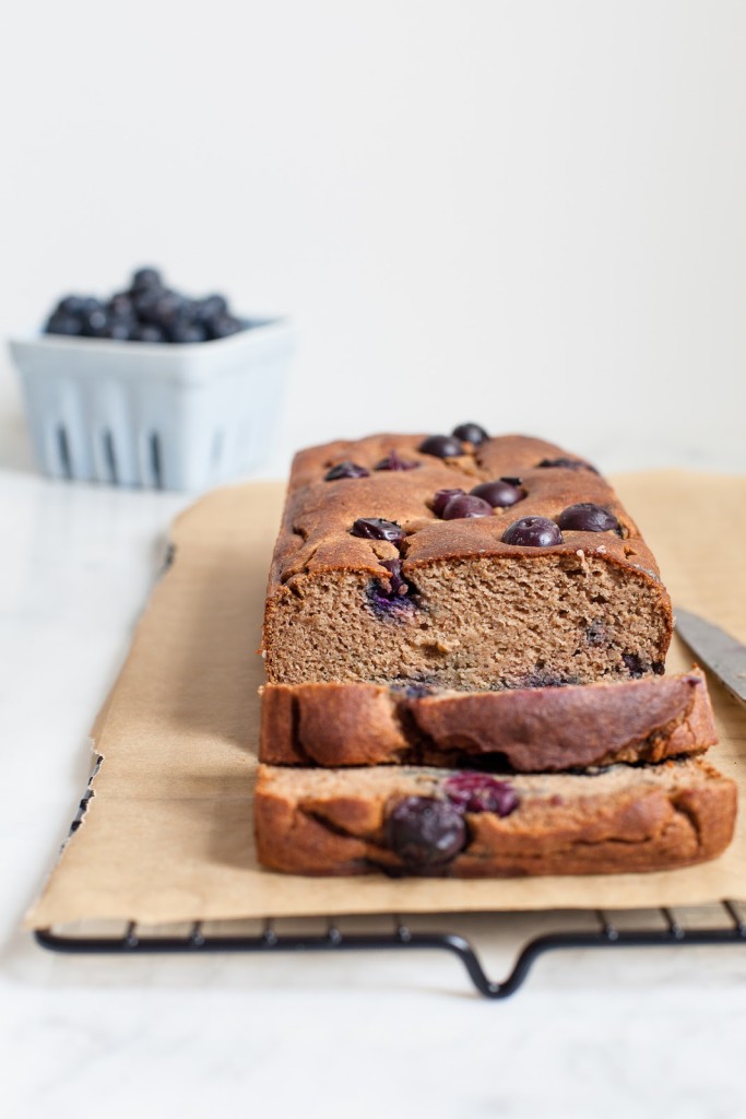 Blueberry Banana Loaf - GF/Paleo / blog.jchongstudio.com