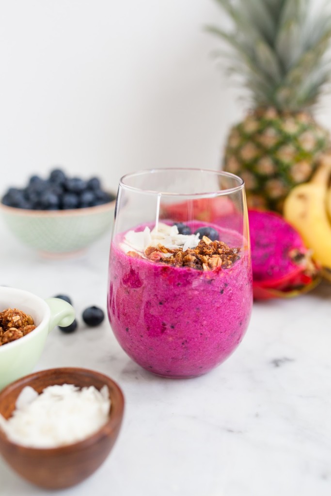 Dragon Fruit Smoothie / seeandsavour.com