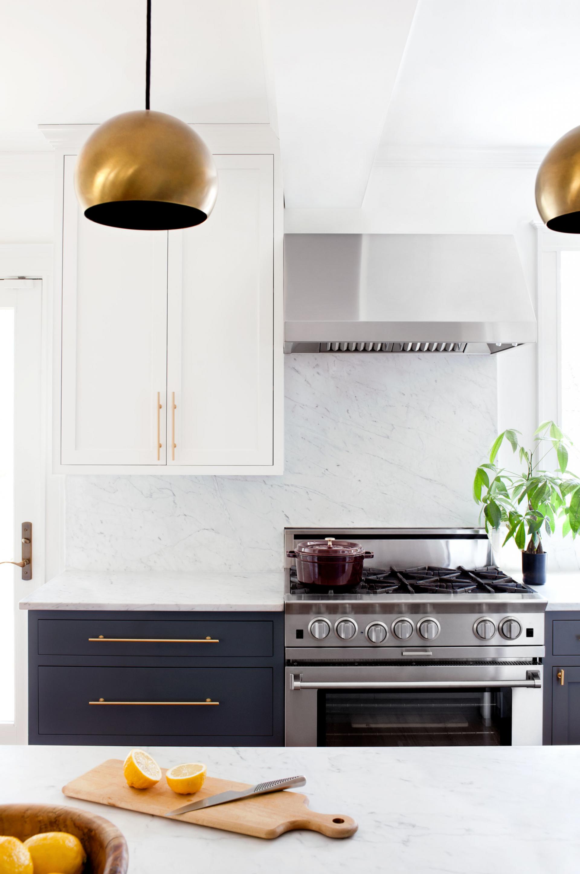 Kitchen Design by Elizabeth Lawson Design / via See and Savour